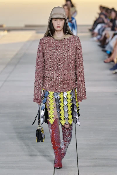 Look 24